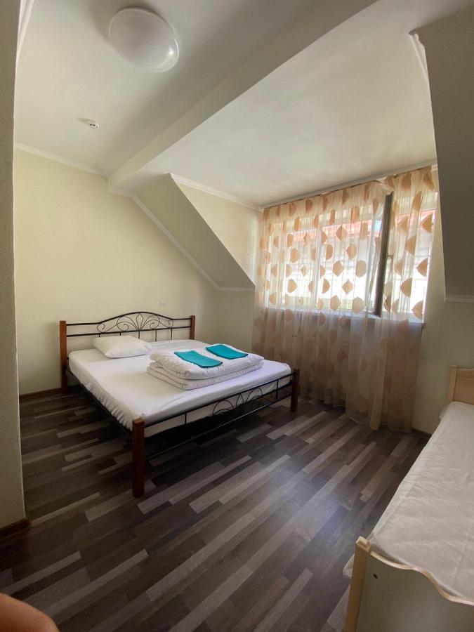 Vip Hostel Мукачево Экстерьер фото