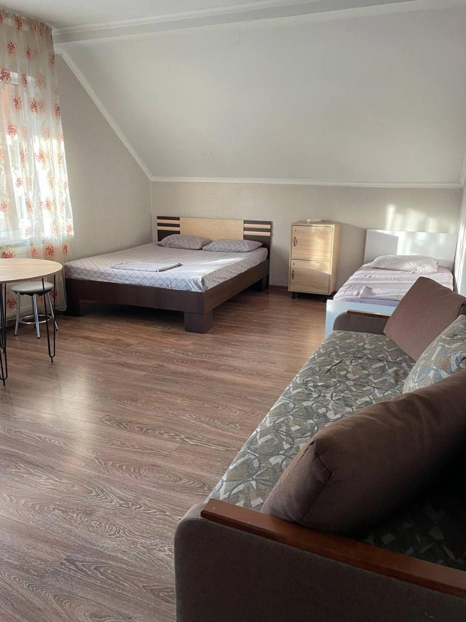 Vip Hostel Мукачево Экстерьер фото