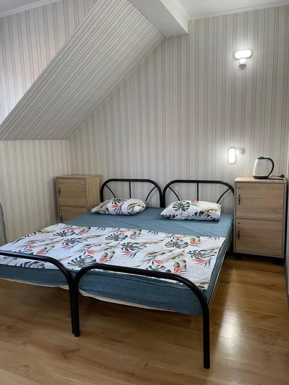 Vip Hostel Мукачево Экстерьер фото